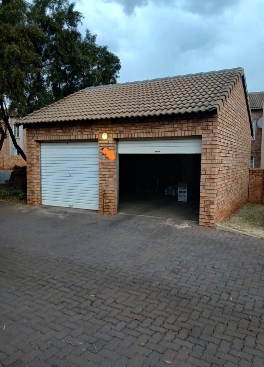 To Let 2 Bedroom Property for Rent in Equestria Gauteng