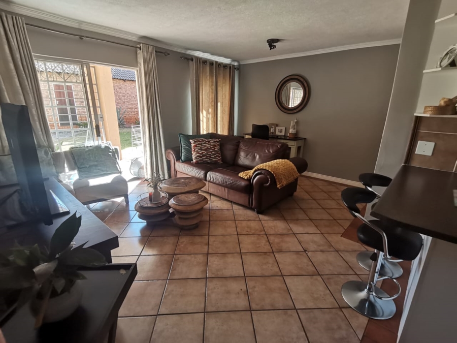 To Let 2 Bedroom Property for Rent in Equestria Gauteng