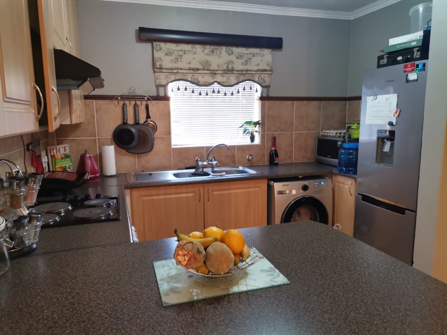 To Let 2 Bedroom Property for Rent in Equestria Gauteng