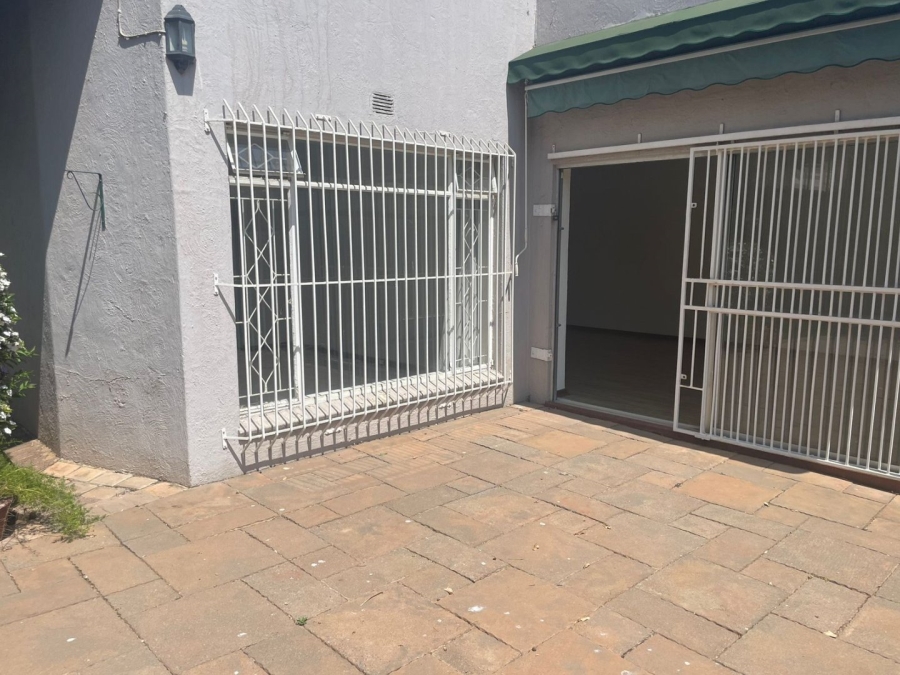 To Let 2 Bedroom Property for Rent in Paulshof Gauteng