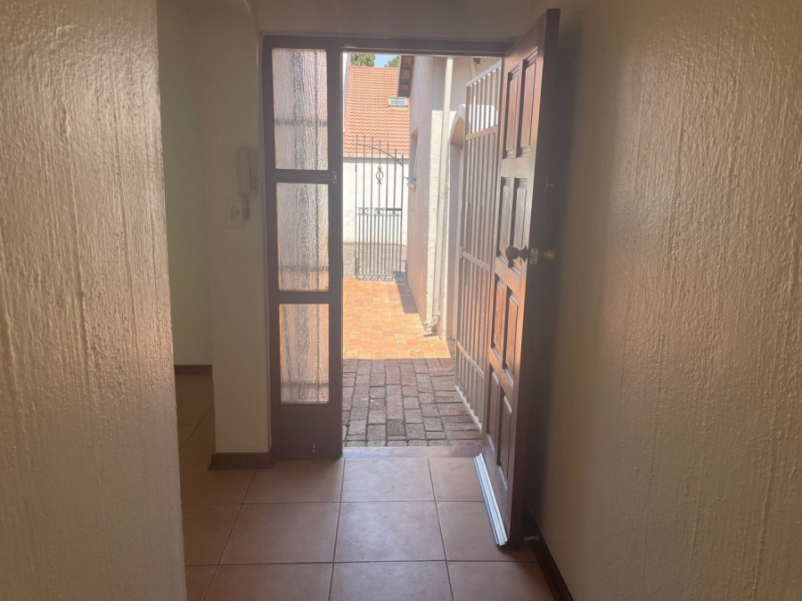 To Let 2 Bedroom Property for Rent in Paulshof Gauteng