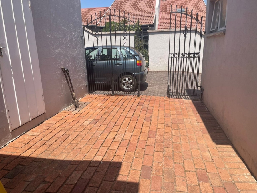 To Let 2 Bedroom Property for Rent in Paulshof Gauteng