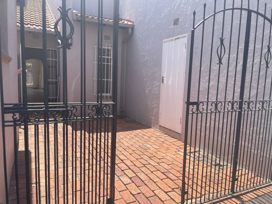 To Let 2 Bedroom Property for Rent in Paulshof Gauteng