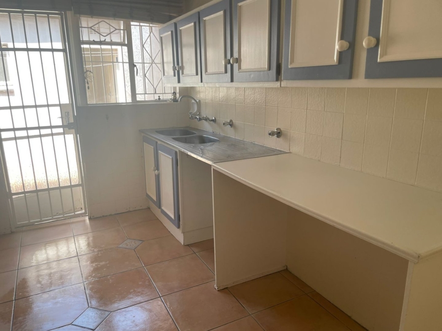 To Let 2 Bedroom Property for Rent in Paulshof Gauteng