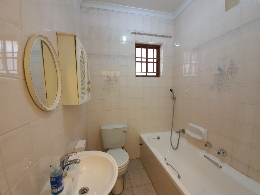 To Let 2 Bedroom Property for Rent in Bromhof Gauteng