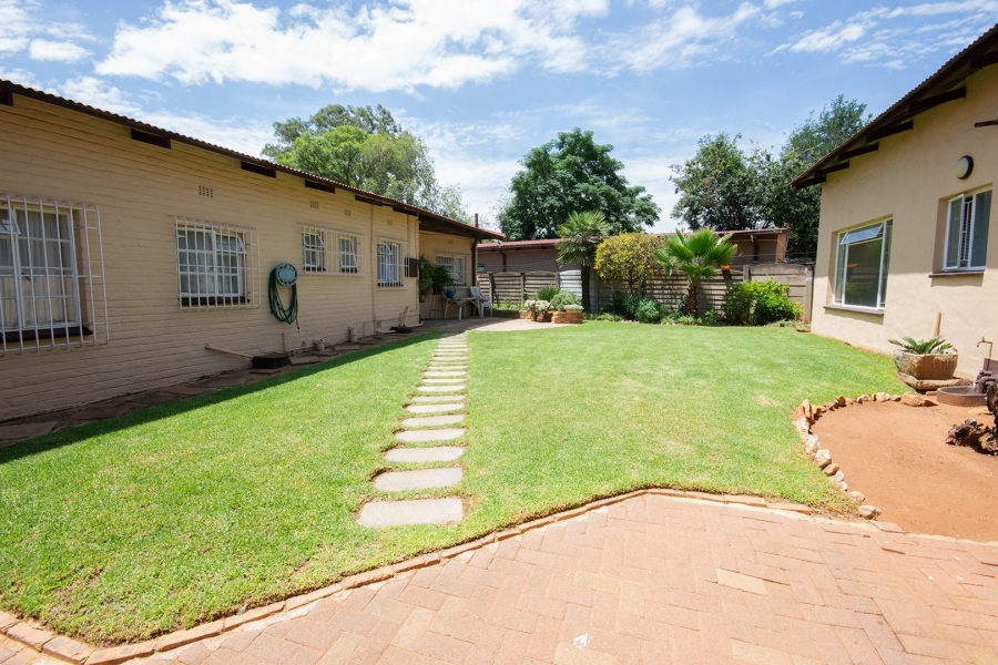 6 Bedroom Property for Sale in Rensburg Gauteng