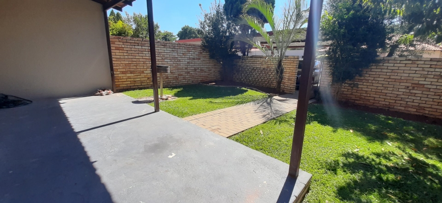 2 Bedroom Property for Sale in Heuwelsig Estate Gauteng