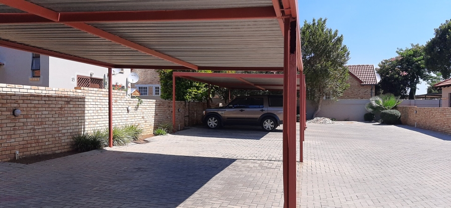 2 Bedroom Property for Sale in Heuwelsig Estate Gauteng