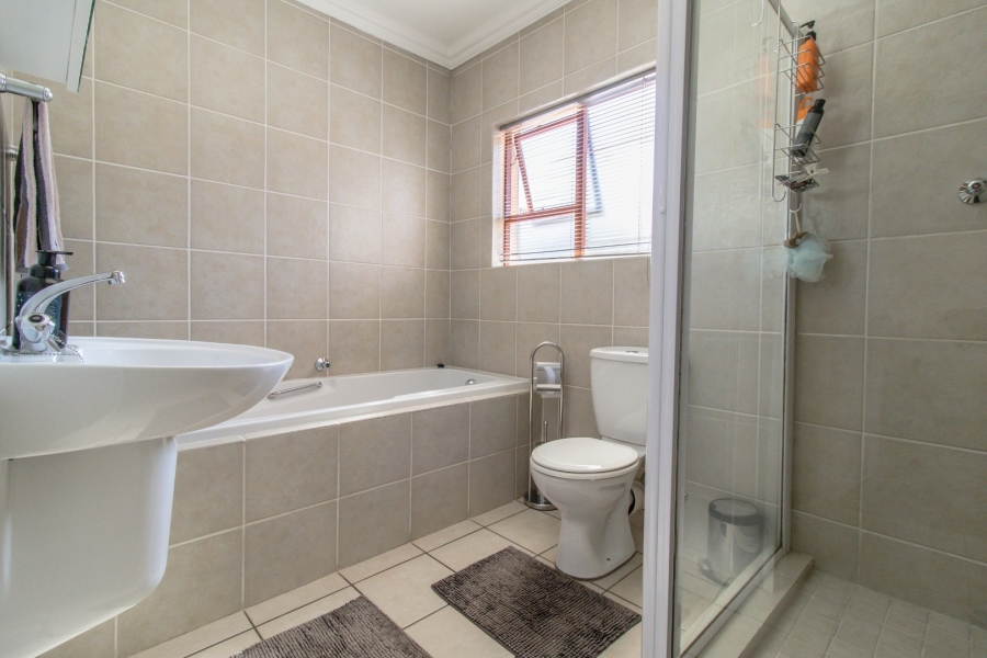 3 Bedroom Property for Sale in Glenvista Gauteng