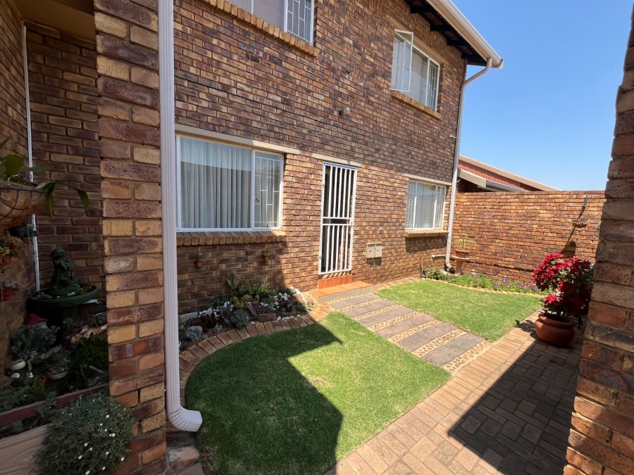 2 Bedroom Property for Sale in Terenure Gauteng