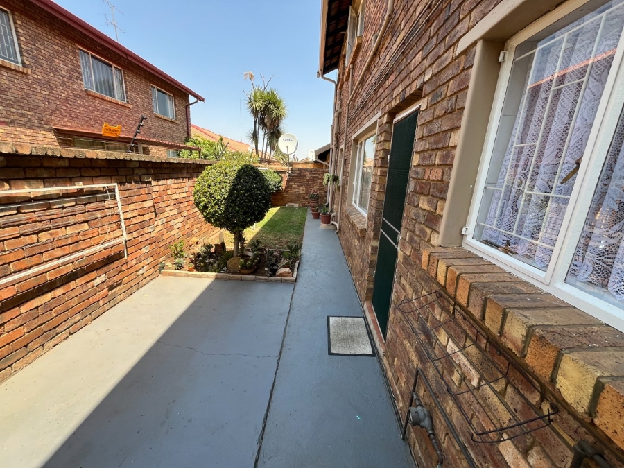 2 Bedroom Property for Sale in Terenure Gauteng