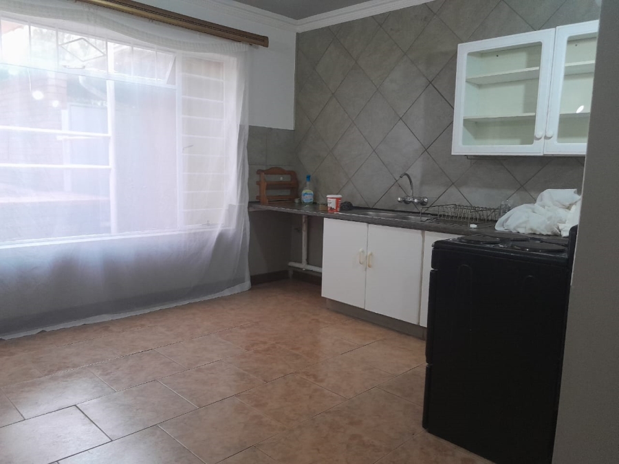 To Let 2 Bedroom Property for Rent in Wilro Park Gauteng