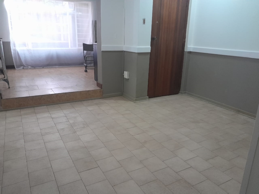 To Let 2 Bedroom Property for Rent in Wilro Park Gauteng