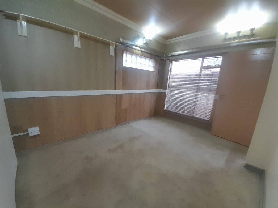 To Let 2 Bedroom Property for Rent in Wilro Park Gauteng