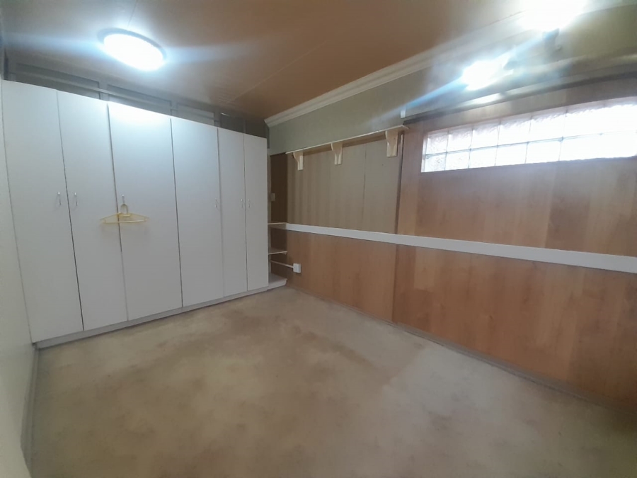 To Let 2 Bedroom Property for Rent in Wilro Park Gauteng