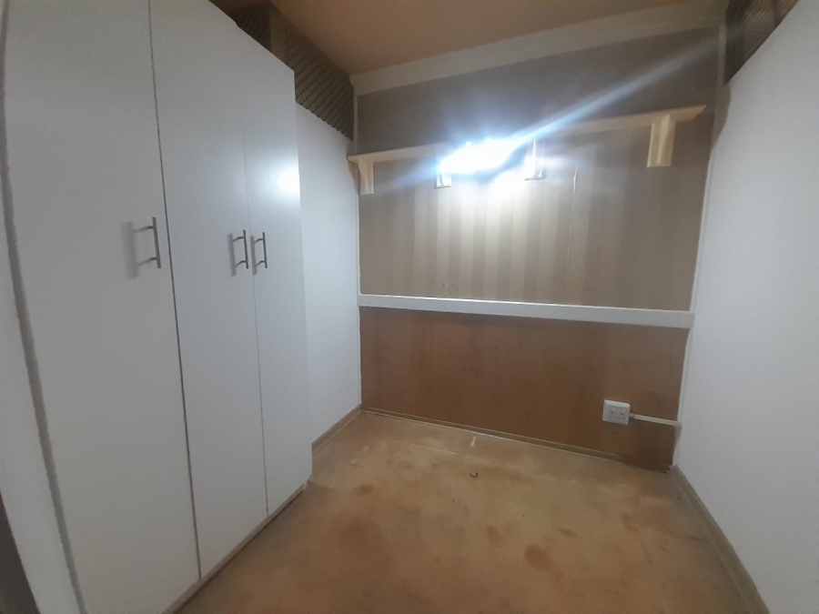 To Let 2 Bedroom Property for Rent in Wilro Park Gauteng