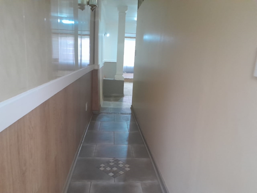 To Let 2 Bedroom Property for Rent in Wilro Park Gauteng