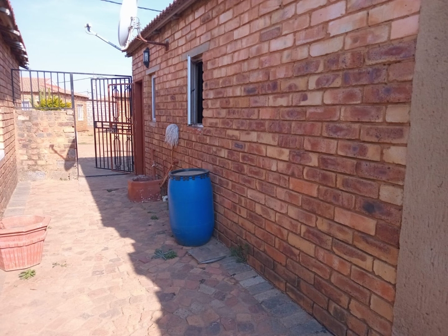 2 Bedroom Property for Sale in Daveyton Gauteng