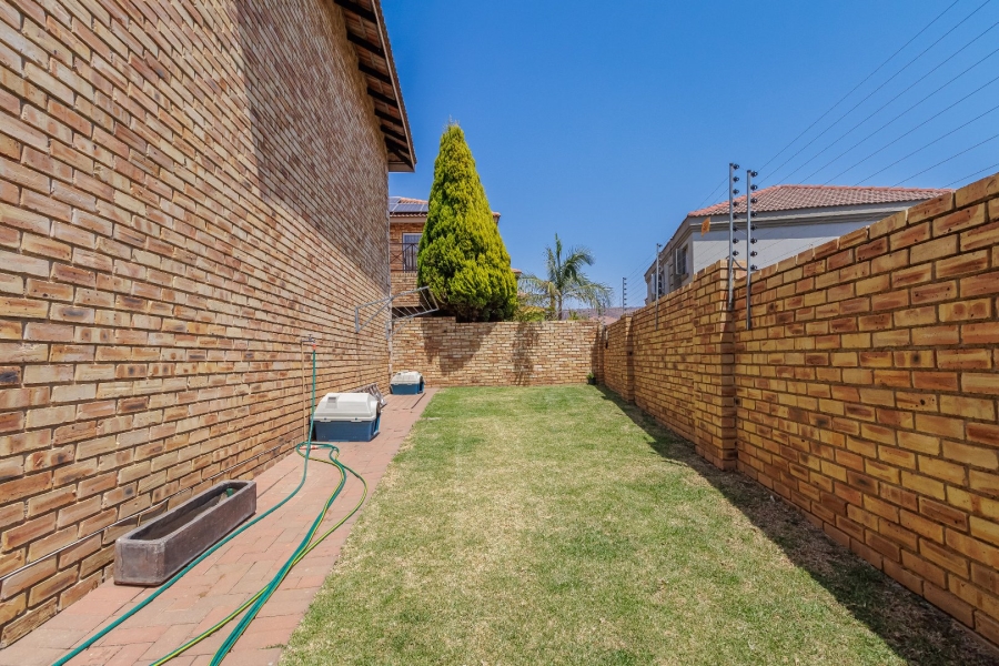 3 Bedroom Property for Sale in Willowbrook Gauteng