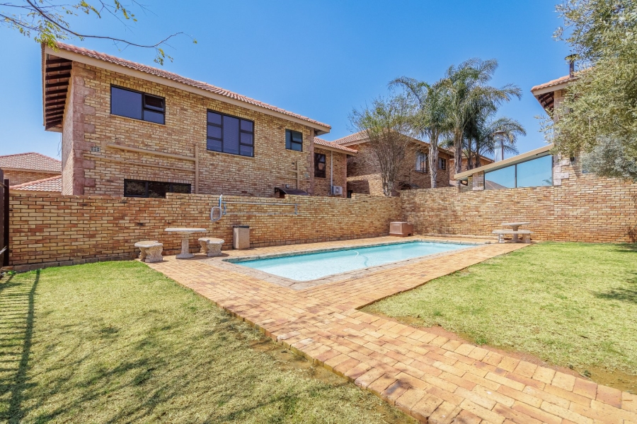 3 Bedroom Property for Sale in Willowbrook Gauteng