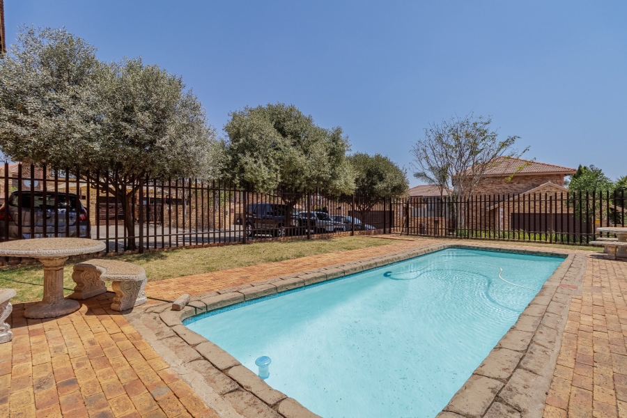 3 Bedroom Property for Sale in Willowbrook Gauteng