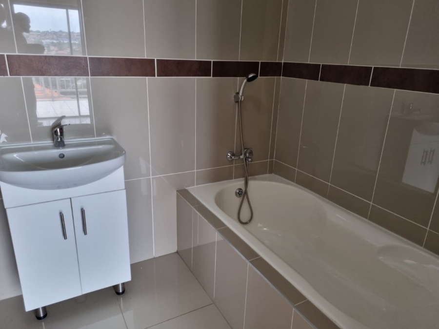 2 Bedroom Property for Sale in Winchester Hills Gauteng