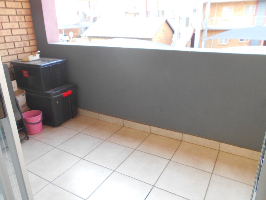 To Let 2 Bedroom Property for Rent in Monavoni Gauteng