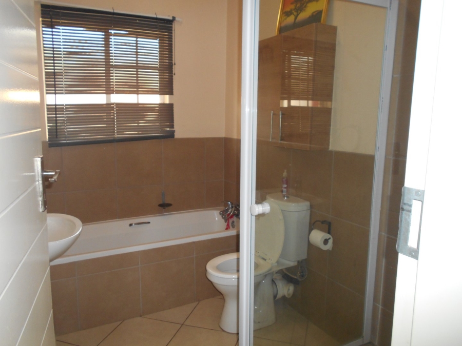 To Let 2 Bedroom Property for Rent in Monavoni Gauteng