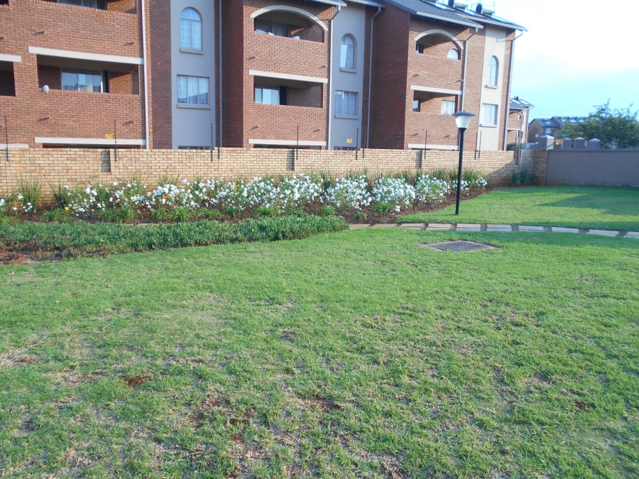 To Let 2 Bedroom Property for Rent in Monavoni Gauteng