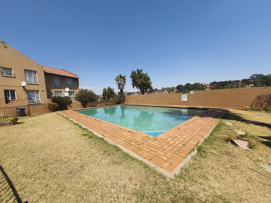 2 Bedroom Property for Sale in Lindhaven Gauteng