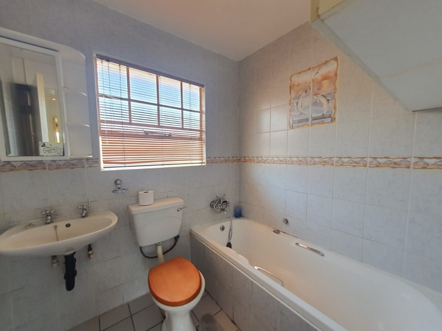 2 Bedroom Property for Sale in Lindhaven Gauteng