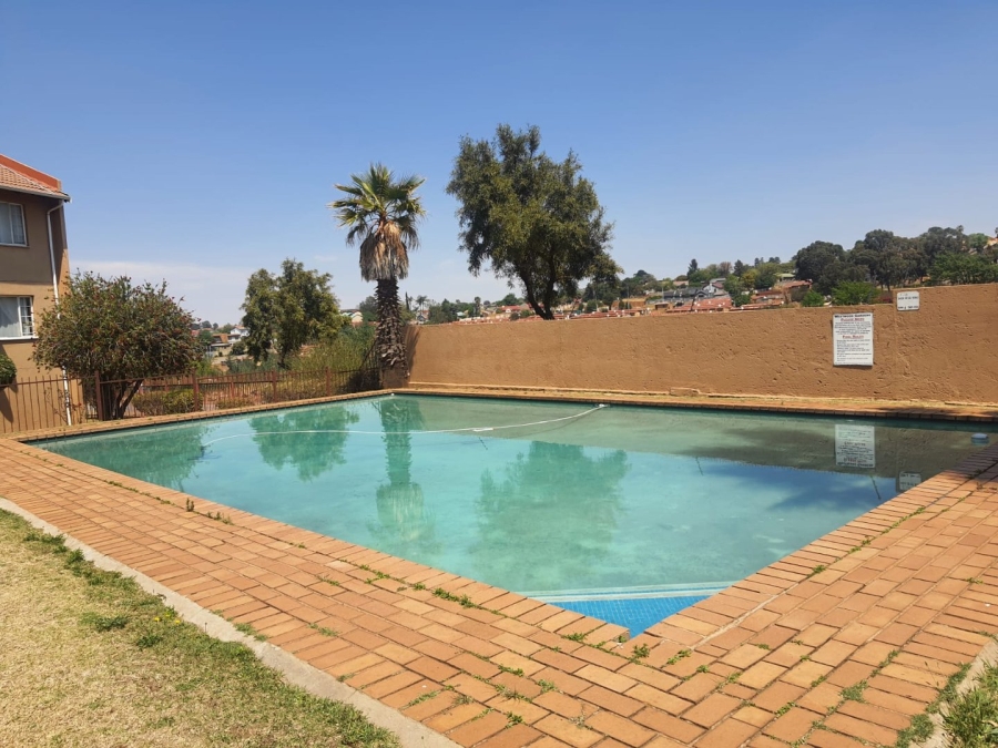 2 Bedroom Property for Sale in Lindhaven Gauteng