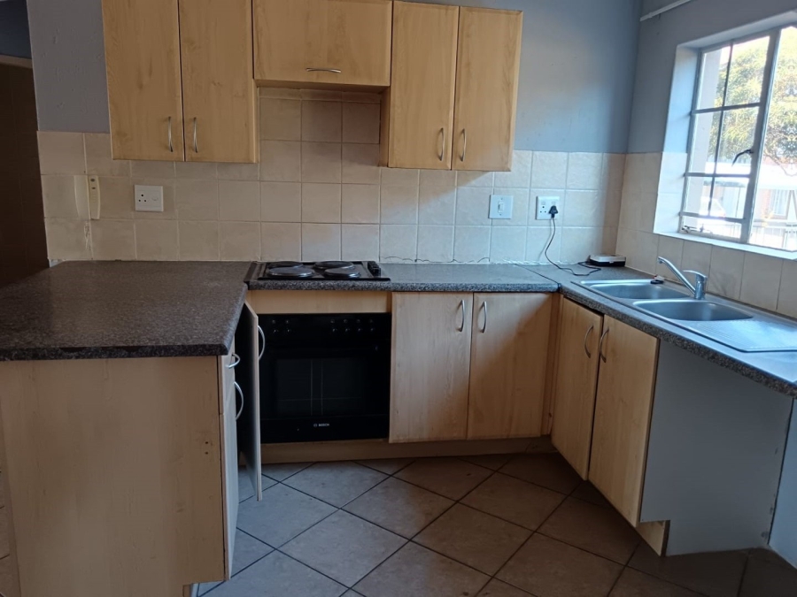 To Let 2 Bedroom Property for Rent in Heuweloord Gauteng