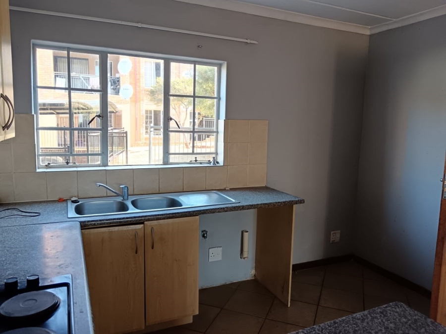 To Let 2 Bedroom Property for Rent in Heuweloord Gauteng