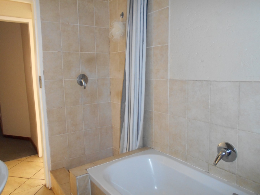 To Let 2 Bedroom Property for Rent in Heuweloord Gauteng