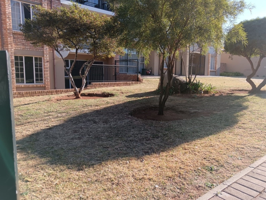 To Let 2 Bedroom Property for Rent in Heuweloord Gauteng