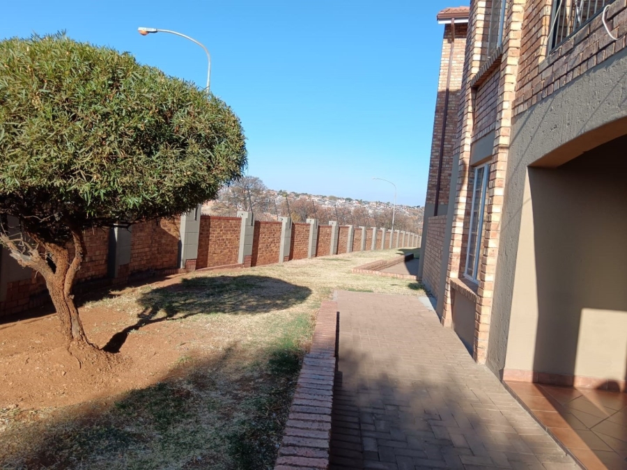 To Let 2 Bedroom Property for Rent in Heuweloord Gauteng