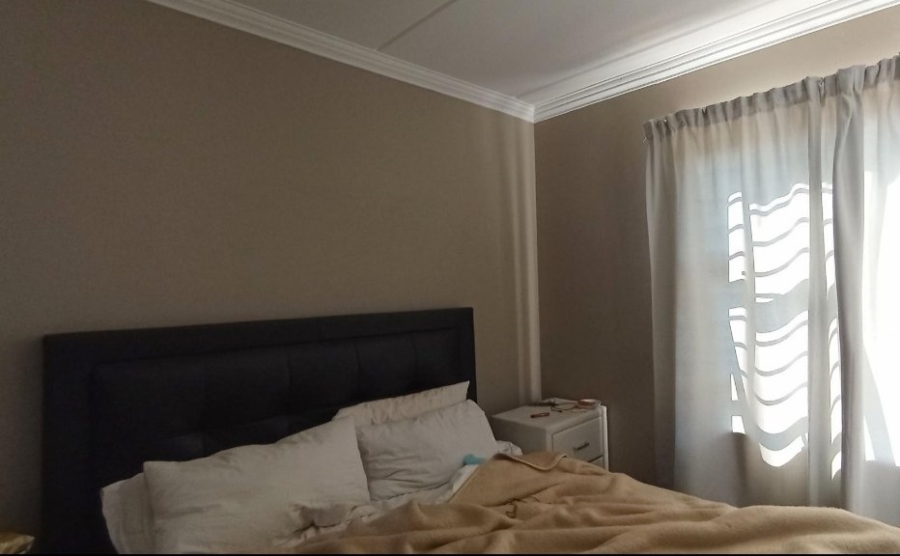 2 Bedroom Property for Sale in Amberfield Crest Estate Gauteng