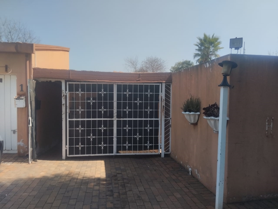 4 Bedroom Property for Sale in Ormonde Gauteng