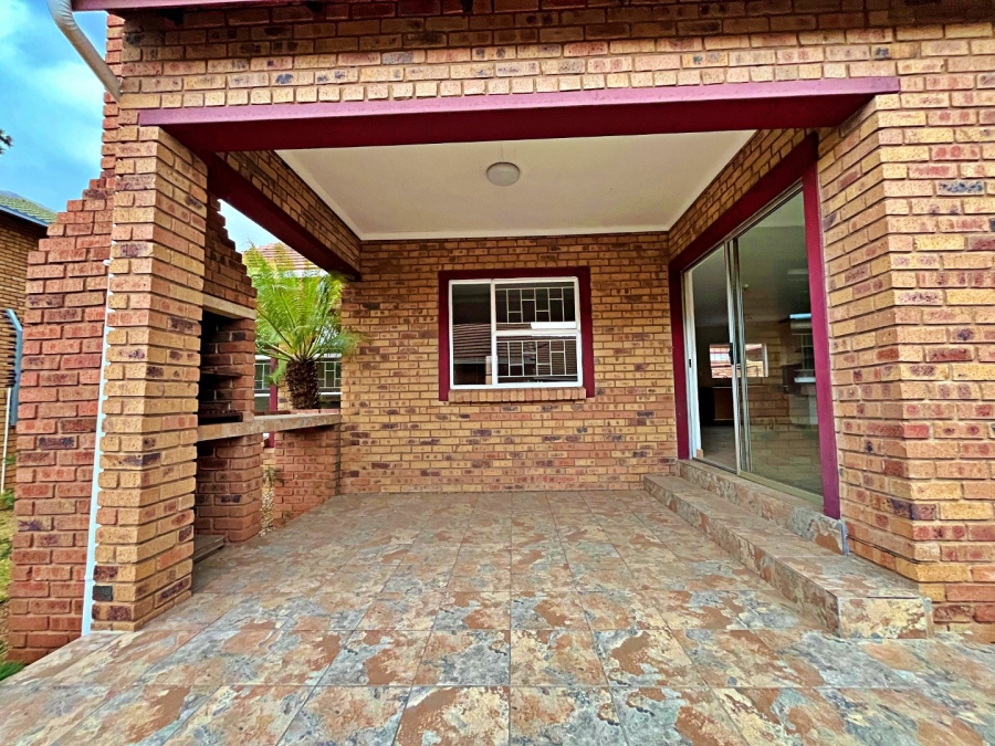 3 Bedroom Property for Sale in Amberfield Gauteng