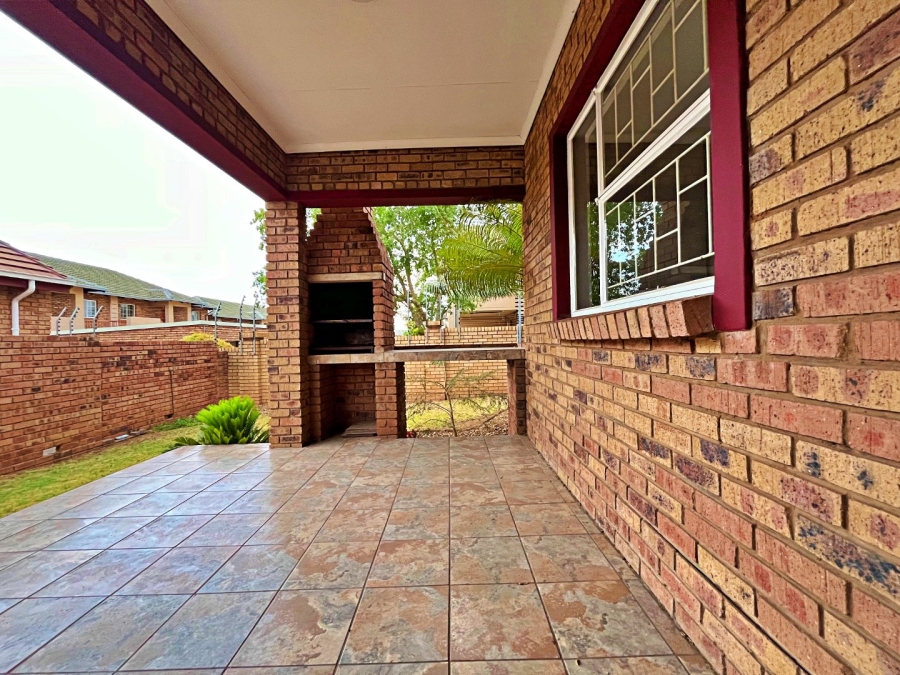 3 Bedroom Property for Sale in Amberfield Gauteng