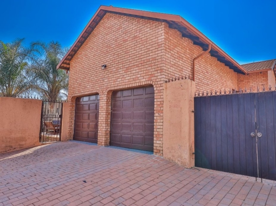 3 Bedroom Property for Sale in Country View Gauteng