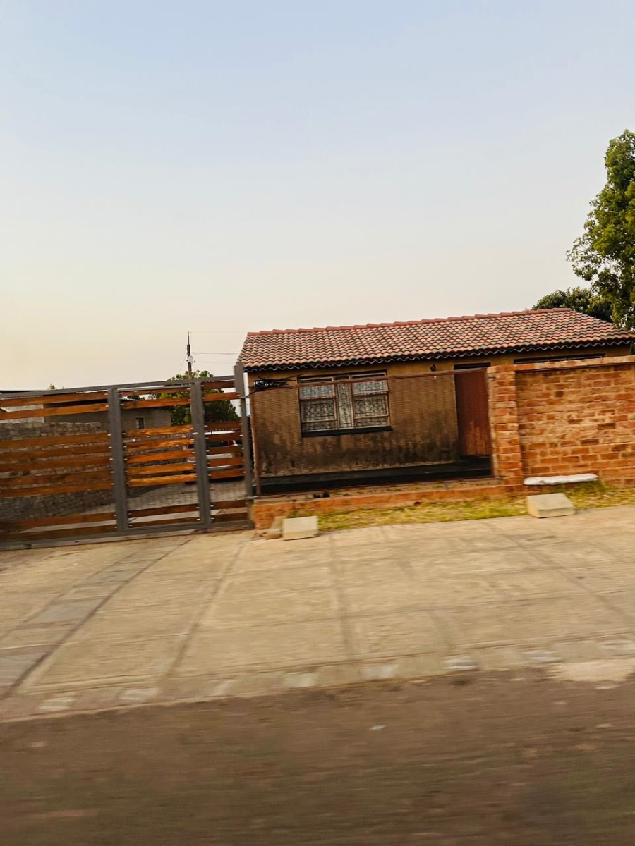 2 Bedroom Property for Sale in Meadowlands East Gauteng