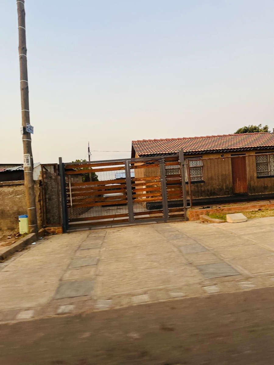 2 Bedroom Property for Sale in Meadowlands East Gauteng