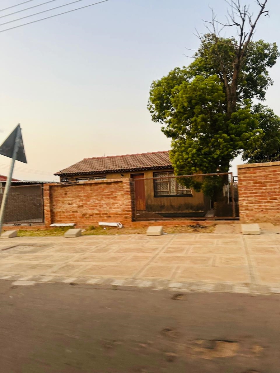 2 Bedroom Property for Sale in Meadowlands East Gauteng