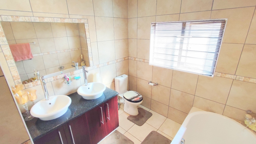 3 Bedroom Property for Sale in Heuwelsig Estate Gauteng