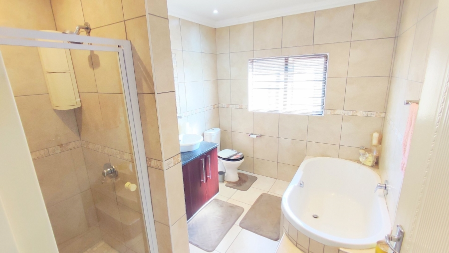 3 Bedroom Property for Sale in Heuwelsig Estate Gauteng