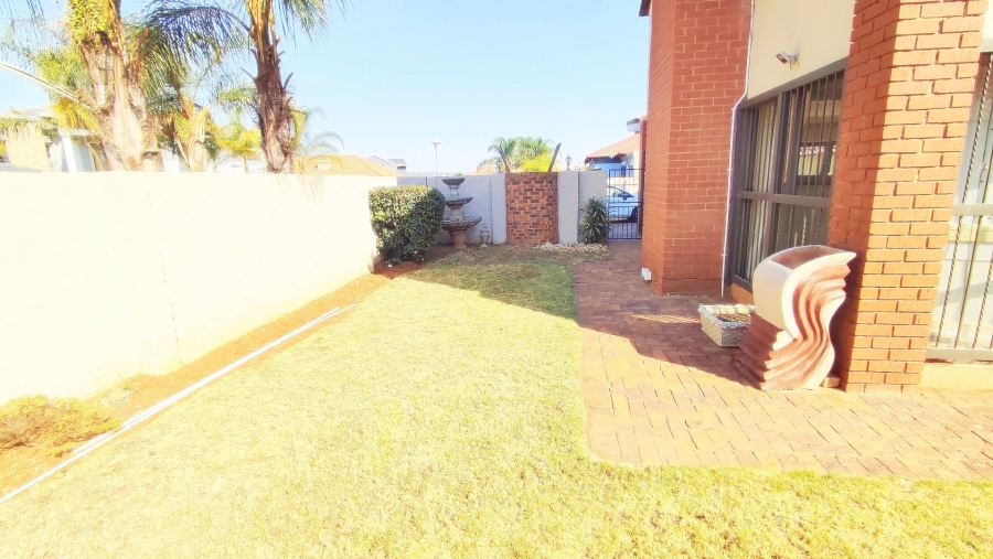 3 Bedroom Property for Sale in Heuwelsig Estate Gauteng