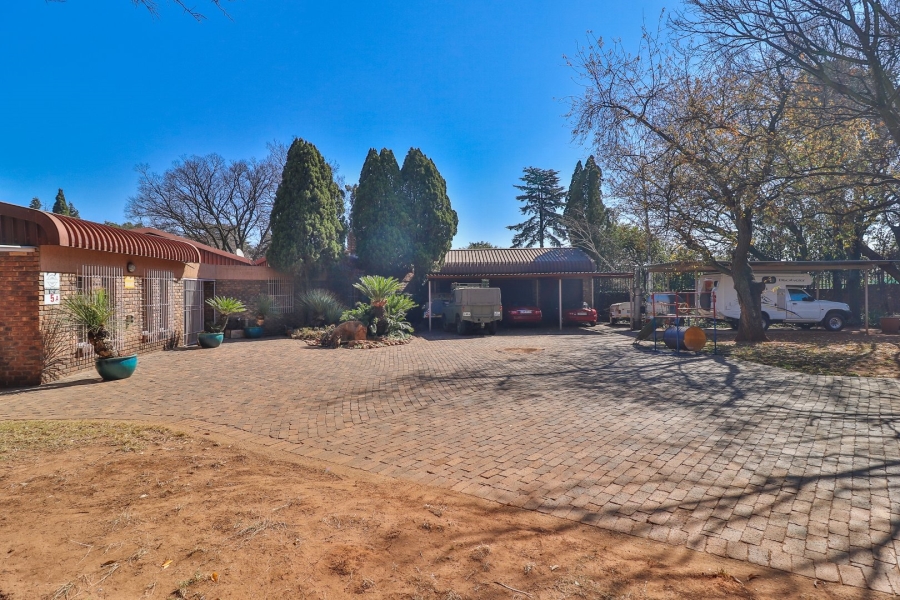 6 Bedroom Property for Sale in Westdene Gauteng