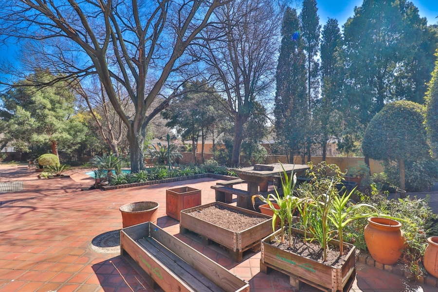 6 Bedroom Property for Sale in Westdene Gauteng